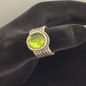Silpada 925 Daintree green/glass/ quartz ribbed ring
